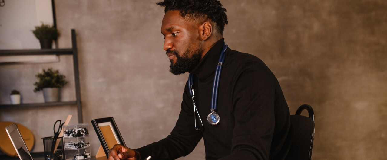 Online TRT Pharmacies vs. In-Clinic Based TRT: Which Is Right for You?